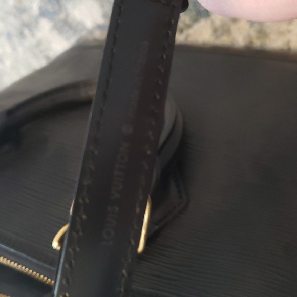 Louis Vuitton epi black alma - Picture 13 of 16